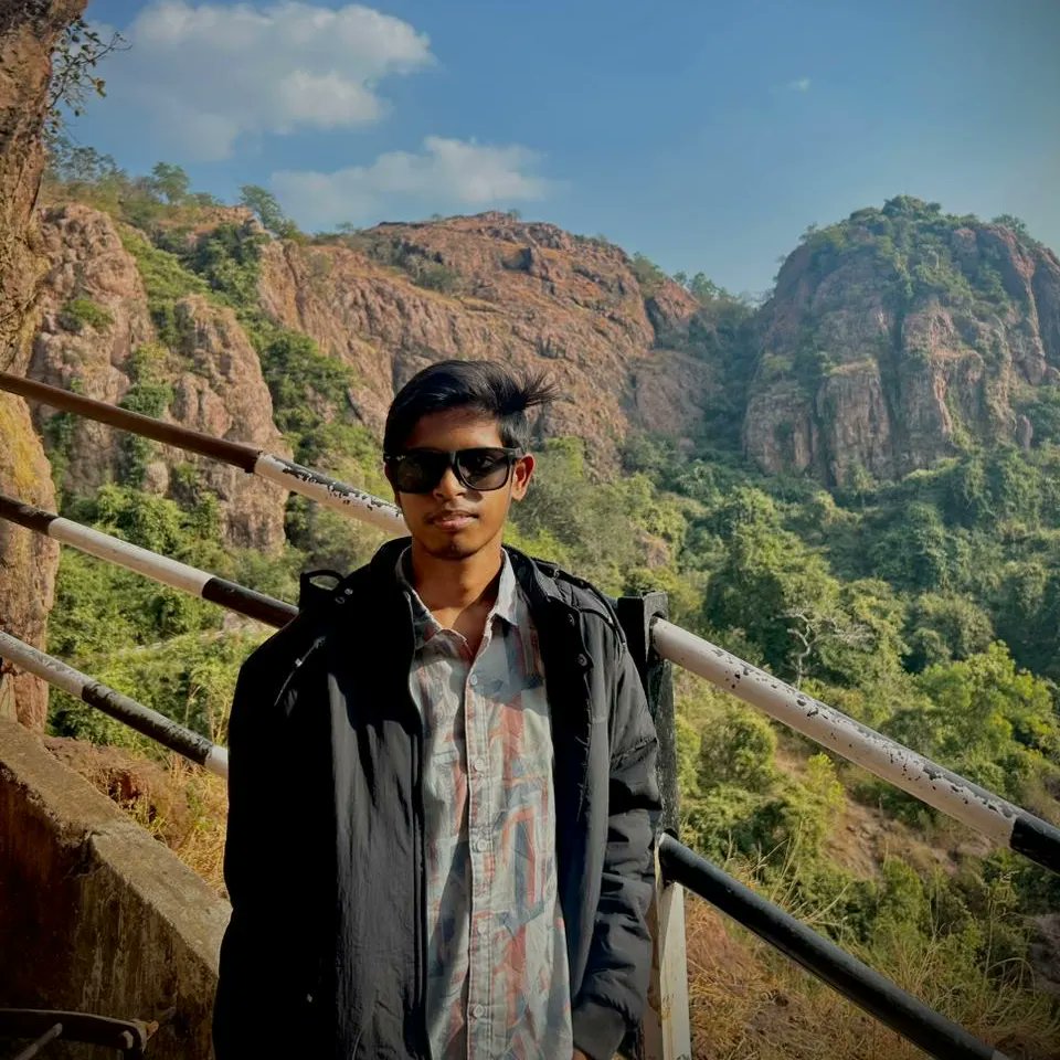 hazelkingii68d2's tweet photo. Kachargarh Cave https://t.co/4jkQYkNhwk