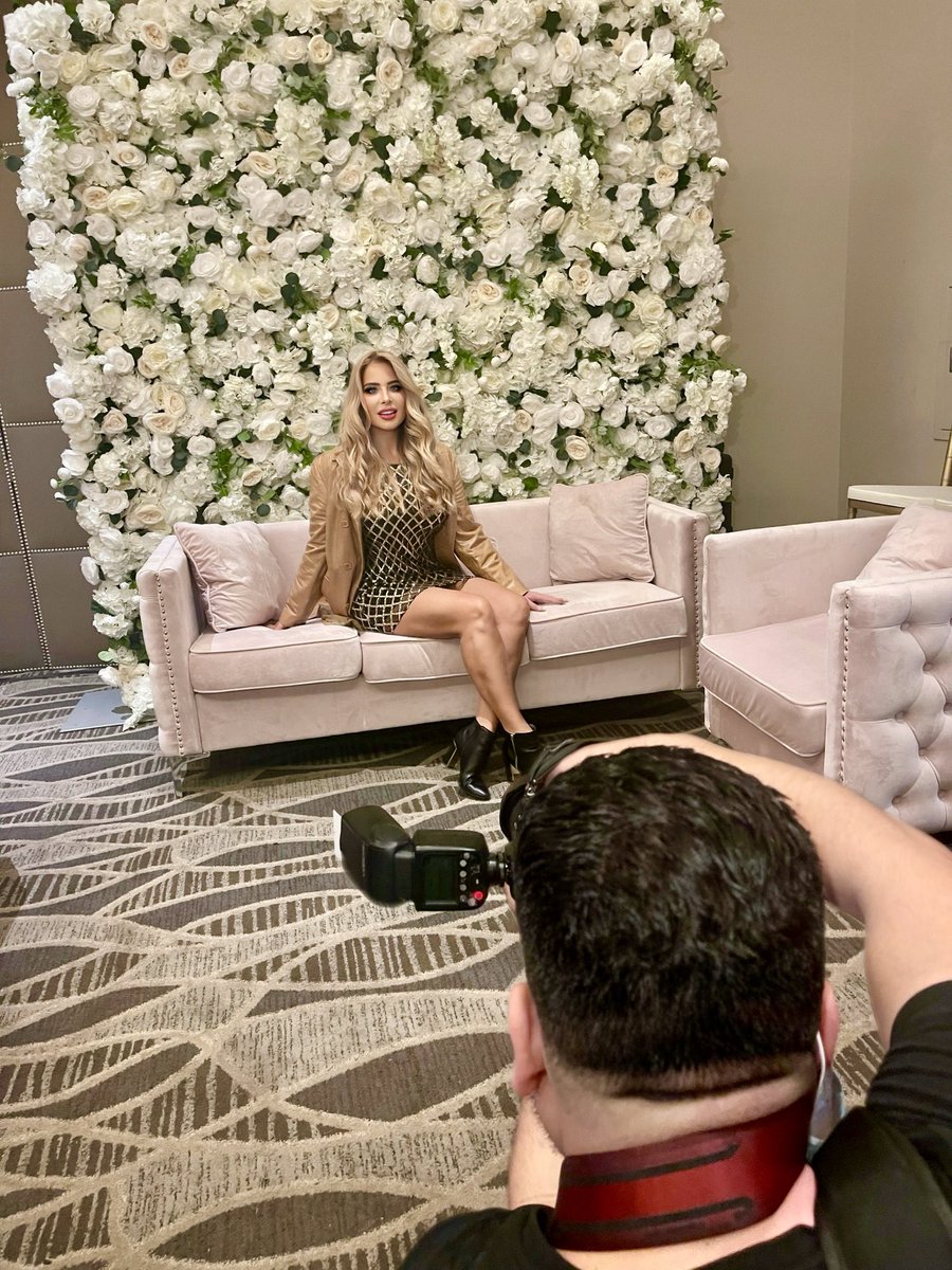 nikacristiani's tweet photo. Lights. Camera. Action. 🎬✨
GYM IN A BOX® @gyminaboxla founder Nika Cristiani—in the spotlight.
Stay updated on our latest interviews, magazine articles, and TV features.
👇
https://t.co/9lBXILNd4w
https://t.co/gvAnvui4jl
#GymInABox #NikaCristiani #FemaleFounders #WomenInTech https://t.co/GOmCVNGhHR