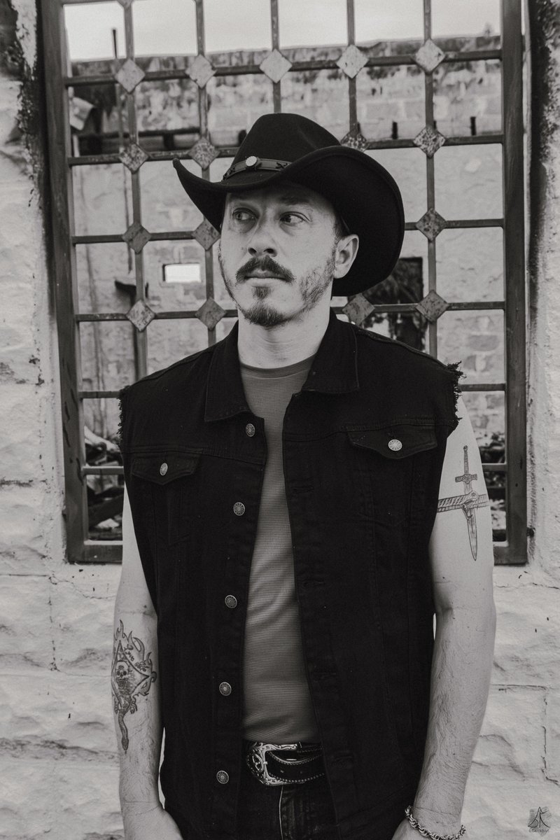 dougstrangemuse's tweet photo. Outlaw Attitude for my new single Small Town Blues

Shot in Oro Grande by Kendra

#DougStrange #SmallTownBlues https://t.co/VrPzrdVhqx
