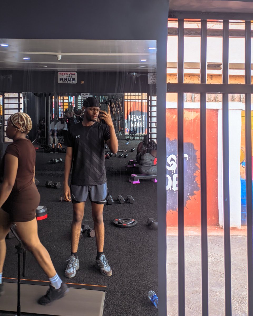 XO_Kelechi's tweet photo. What four months of active weight lifting looks like btw😁 https://t.co/cNyVAYb92m