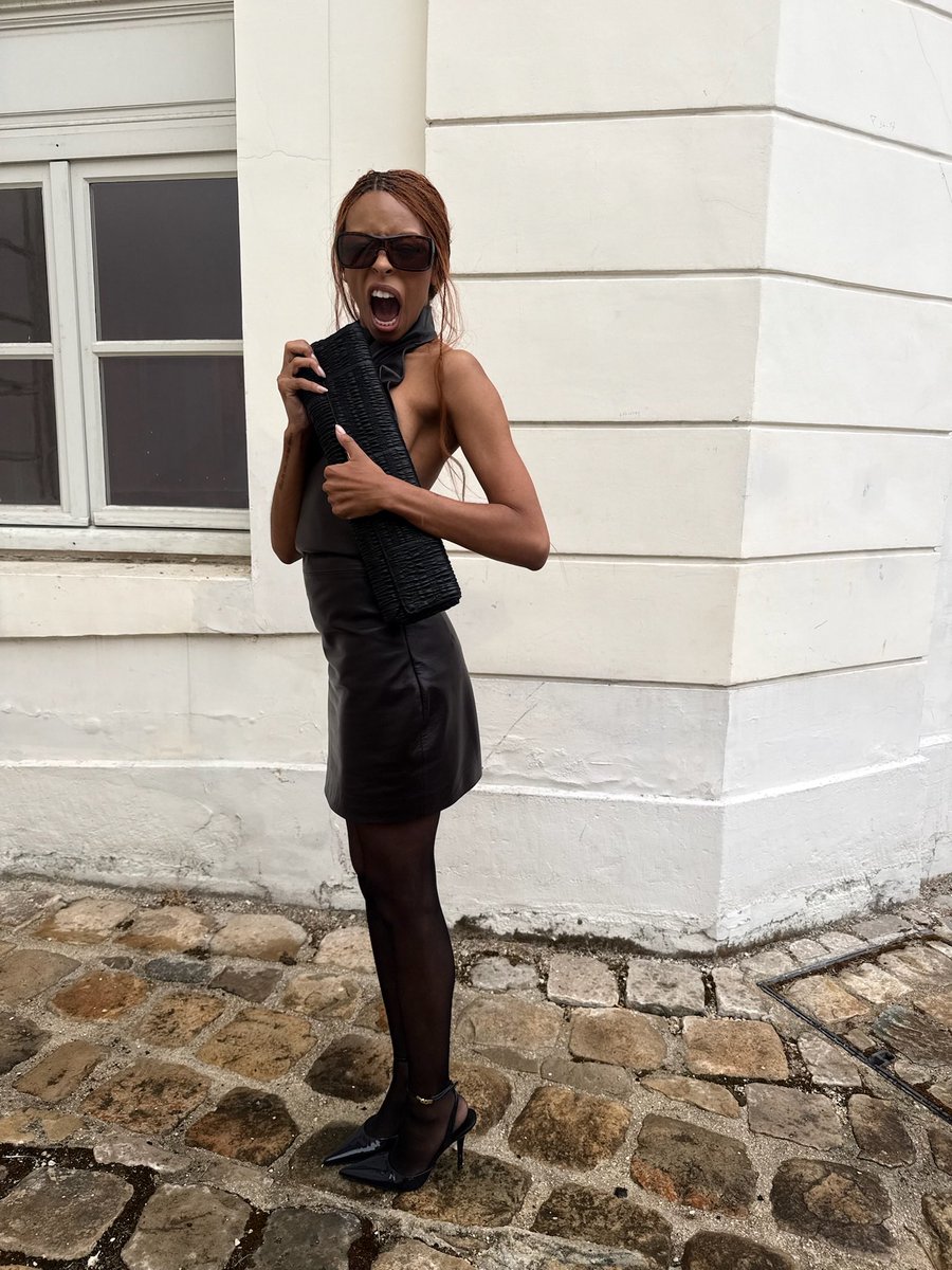 ravynlenae's tweet photo. love it @Balmain https://t.co/tmlxrGRs5p