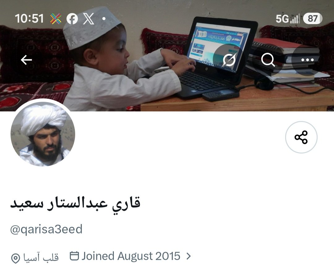 TawabAbdullah01's tweet photo. #ريښتيا ويل د قدرت نښه ده.

خپله ګناه د اوږو منځ دی هيچاته نښکاري!

قاري صاحب ته دی وويل شي خپله ګناه د اوږو منځ دی انسان ته نښکاري، تاته د امارت نيمګړتياوې بلکل نښکاري، ته ملامت نه يي د امارت په پيسو ستا د کور نغري ګرم دی. ته مجبور يي چی حرام ورته هم حلال کړې او سترګې د هغوی پر ټولو غير شرعي کړنو پټې کړې. کاش چی تاسی کرايي ليکوالانو يو ځل د حق مبارزې مزه څکلې وه نو کله به مو هم قلم د حکامو د سياستونو لپاره نه و پورته کړی صرف او صرف به مو د يو واقعي اسلامي نظام لپاره به مو مبارزه کوله، نه د خرافاتيانو د حاکميت لپاره.

 ايا تاته دا د خرافاتو ډنډ نښکاري چی د کابل د علماؤ ريس يي په کوزه زمريان ولي په بيابان کې خو د کفر په وړاندی يي د وليانو څخه يو کرامت راڅرګند نشو؟.

همداسې د پير او مريد پدی خرافاتي انډو خر کې چی په تيرو پنځو کلونو کې ترسره شو او د هيواد ځينی علماء ددی انډو خر قرباني شو لکه شيخ رحيم الله حقاني، شيخ سردار ولي او خواجه انصاري رحمه الله تاسی ته دا انډو خر بلکل نه ښکاري خو د امارت غلطو سياستونو باندی د پردی اچولو پخاطر ناکامه هڅه کوئ او پخوان��و چټياتو او پوچو تبليغاتو ته مخه کوئ چې تاسی یی يوه برخه ياست او پدی هکله بلکل تل چپ پاتی شوي ياست ستاسی قلم هم پدی اړه ګونګ دی.

د پير او مريد وحشيانه حرکتونه، نڅا ګانی په مساجدو کې ګورئ او په اړه يي هيڅ نه واياست ايا فکر نه کوئ دی ټولو ته په کتو سره له تاسی څخه قيضه کړی اجير ليکوال جوړ شويدی د حق ويلو جرأت او جسارت مو د امارتي مادياتو مقابل کې بايللې دی د حق د ليدو سترګې مو ړندی شوي او د پيرانو په پښو کې انډو خر کوئ او د هغوی په پښو کې رغړۍ له تاسی څخه مسير خطا شویدی د دوحې قرارداد درڅخه خسياان جوړ کړيدي ارګ ته د رسيدو پخاطر مو شل کلنه قرباني او د ملا عمر مبارزه په دوحه کې د امريکا او موساد په پښو کې ذبحه کړه. 

قاري صاحب لږ ګريوان کې سر ښکته کړه وجدان دی راويښ کړه چې زما کومه خبره اتهام یا دروغ ده؟. په مستندو شواهدو تاسی هر څه په دوحه کې پلورلي دي د هفتی په ۴۵ ميلونه ډالره، او د هغی په بدله کې درکول کيږي امتيازات او ورسره هره دوو هفتو کې ۴۳ ميلونه ډالر د داعش سره د جګړې پخاطر د��کول کيږي پرون زه او ته تروریستان و. 

زه نن هم تروريست او باغي ياديږم او ستا لپاره، ټرمپ او خليلزاد شپه او ورځ تبليغات کوي د غرب اکثره پخواني او نوي ډيپلوماتان ستا لپاره پلیو فارم جوړ وي ترڅو تا سېولايز معرفي کړي. ښه به دا وي چې د پخواني لنډو خر څخه عبرت واخلئ او ددی نوي روان انډو خر مخه ونيسئ چی دا پنځه کاله پدی وطن هر قسم بنديزونه ستاسی ددی ��ياسي انډو خر م زر ما ټوله زما لخوا پدی هیواد راغلي دي. 

@qarisa3eed