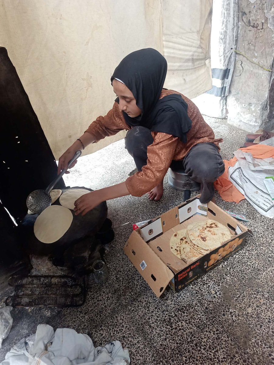 kb9klr's tweet photo. I need $50 to buy food because there's not enough food at home. Please help me, even with a little. 🇵🇸💔🇵🇸💔😥https://t.co/h6Dj6QRGQr https://t.co/DUpQjRvzvq