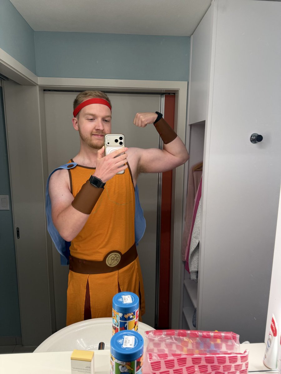 matt_pg7's tweet photo. lifted 1 dumbbell so of course i felt qualified to go to the disney world halloween party dressed as hercules 😎 https://t.co/iaU7ZjJjTL