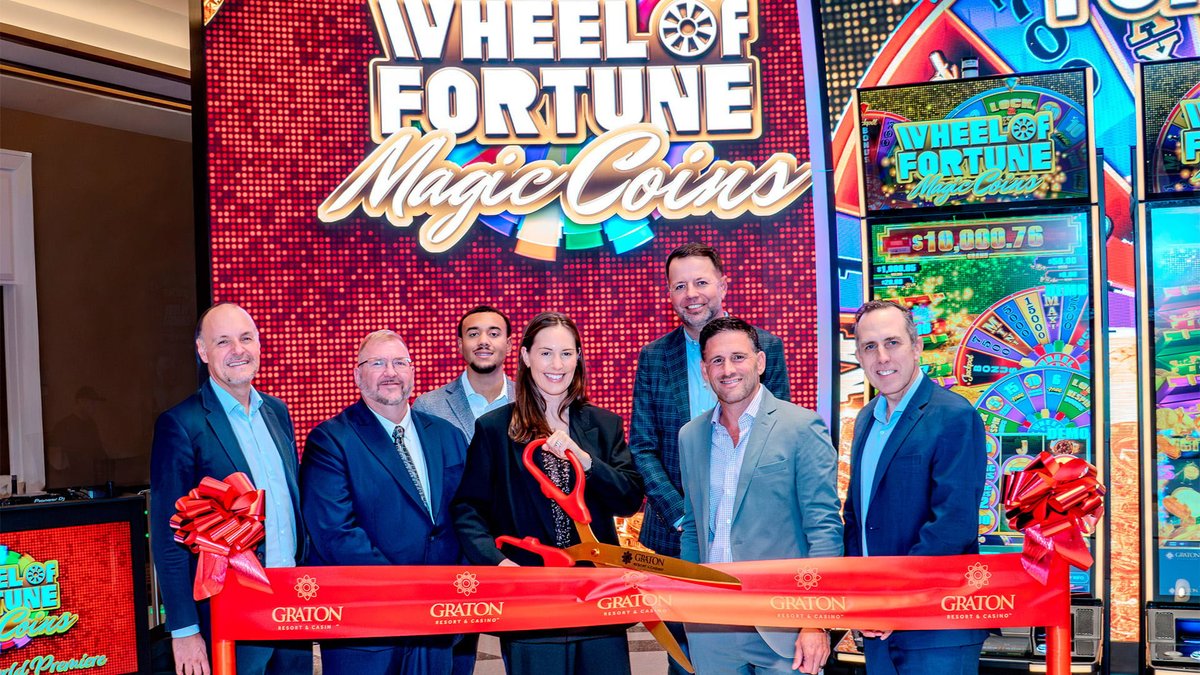 YogonetLatam's tweet photo. IGT celebra el estreno mundial de Wheel of Fortune Magic Coins en el Graton… www.yogonet.com/latinoamerica/noticias/2026/09/29/110880-igt-celebra-el-estreno-mundial-de-wheel-of-fortune-magic-coins-en-el-graton-resort-casino #IGT #WheelOfFortune #MagicCoins #Casino #Juego https://t.co/Ut4dzsZiuK