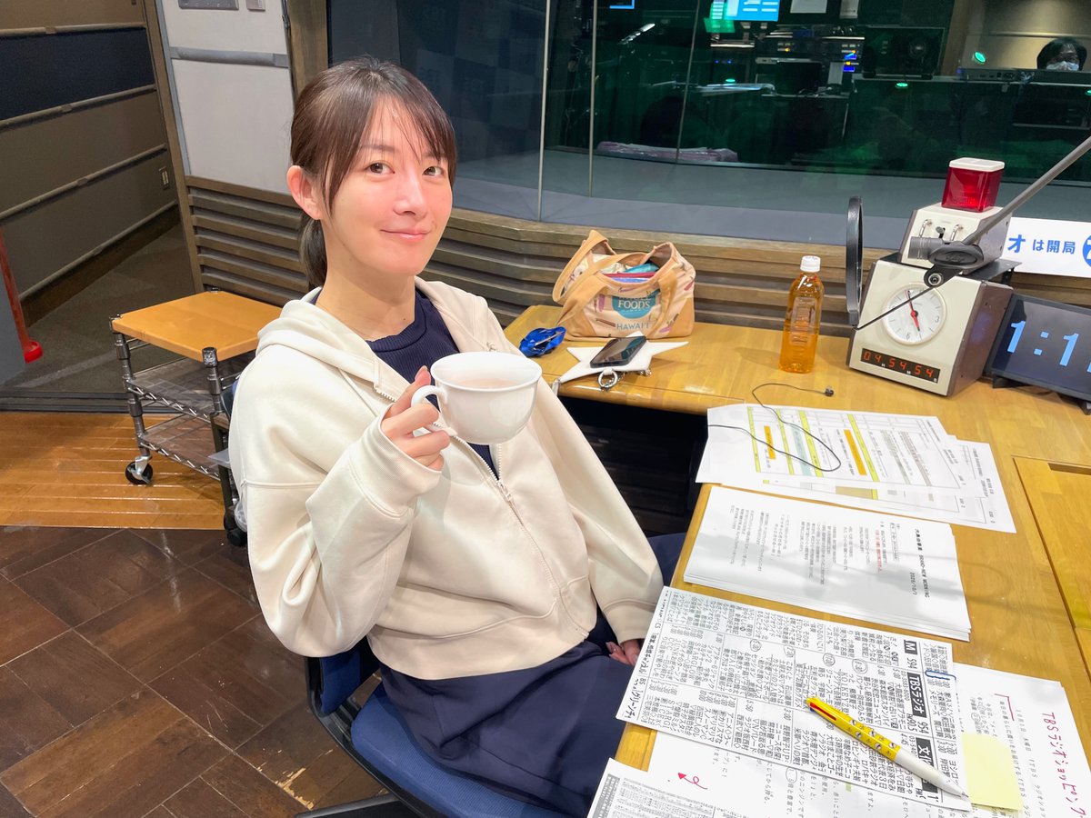 brand_new_tbs's tweet photo. おはようございます！
10月1日 木曜日
#ブラモニ けさもよろしくお願いします！

今日は、日本酒の日・コーヒーの日/国際コーヒーの日
メッセージテーマは
「シャキッとさせる一杯！ ホッとさせる一杯！」

コーヒー、牛乳、お茶、スープ🤔

bn@tbs.co.jp でお待ちしています！
#大島由香里 https://t.co/ttScLFdcg7