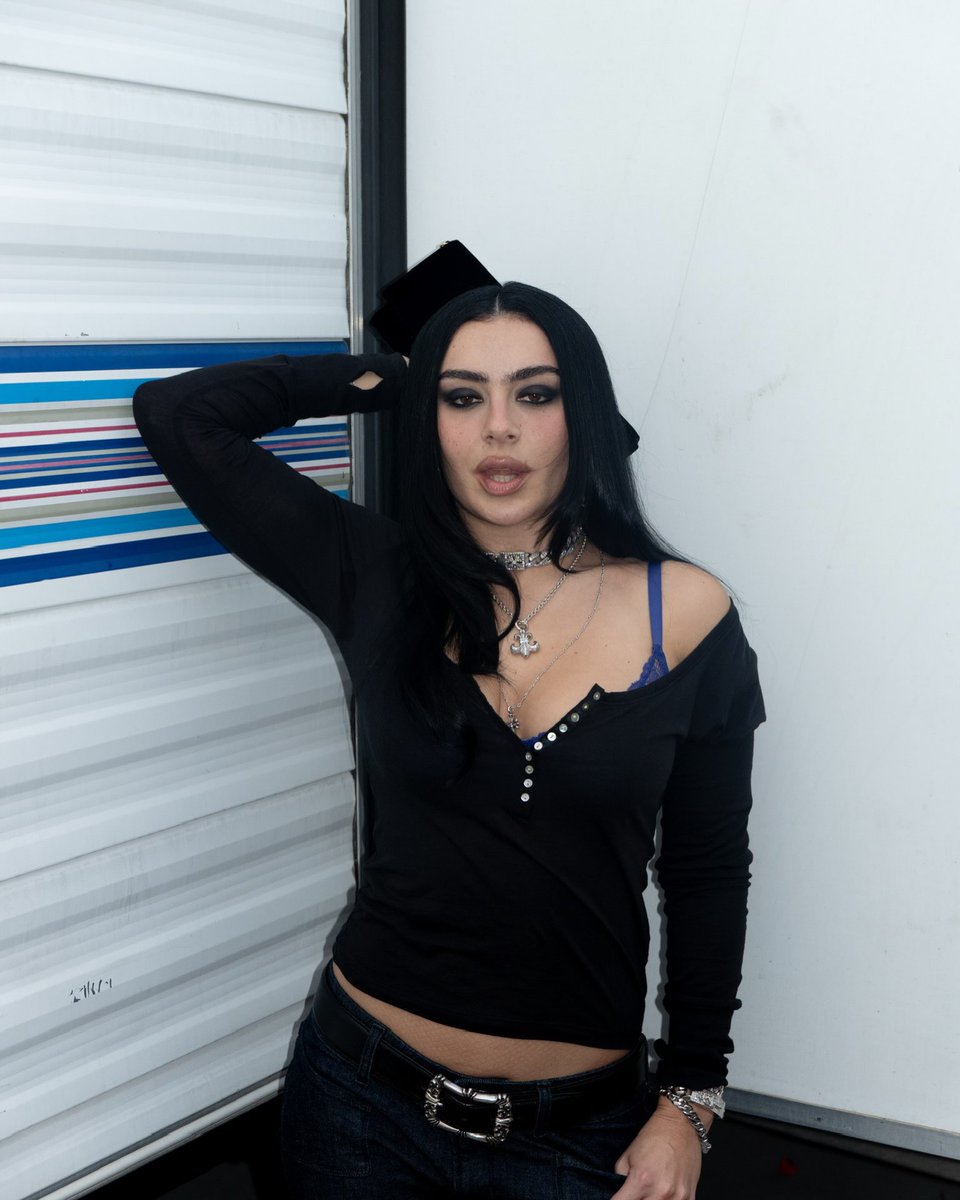 infocharlixcx's tweet photo. https://t.co/4SWd7uvlY8