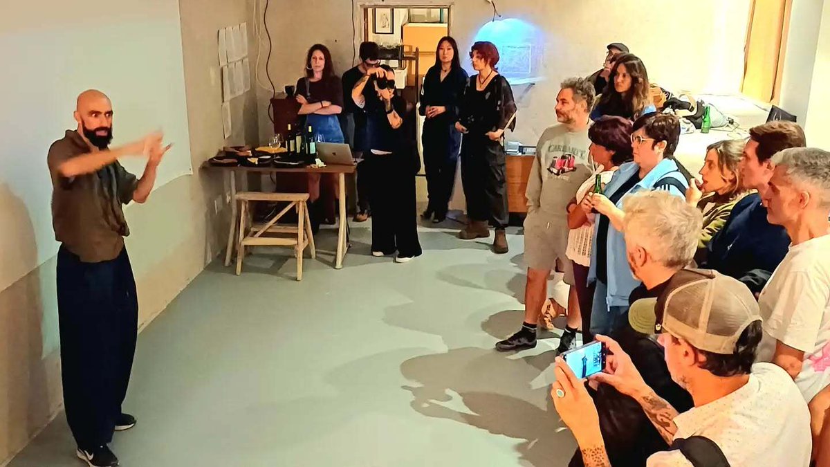 silcerino's tweet photo. #Coruña | O artista interdisciplinar Diego Armín inaugura o seu novo estudio na rúa Ángel Rebollo e presenta o proxecto 'Knight’s Tour', unha investigación sobre o territorio, os algoritmos e a animalidade. https://t.co/DrZPZmo2o5