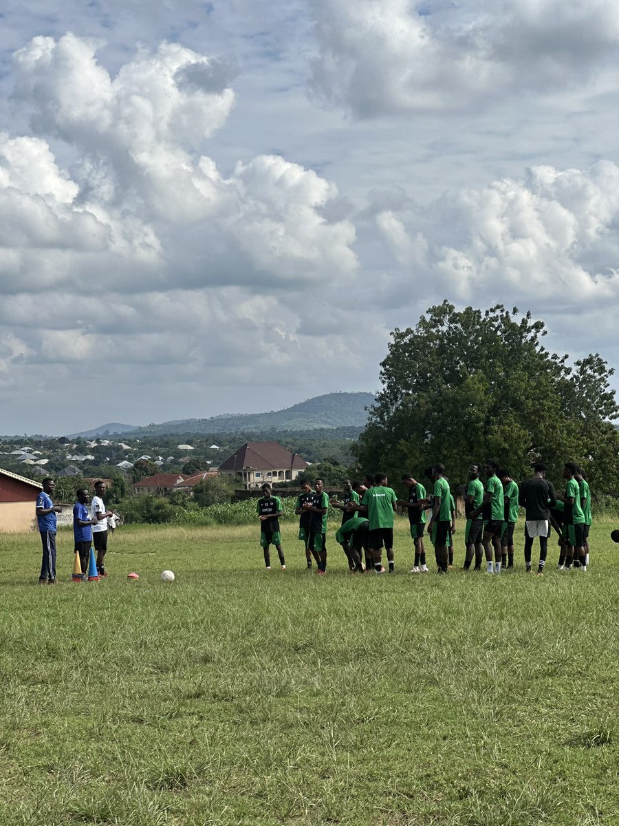 CASTLEFOOTBALLA's tweet photo. Another session. ⚡️ https://t.co/lWQrjGvubr