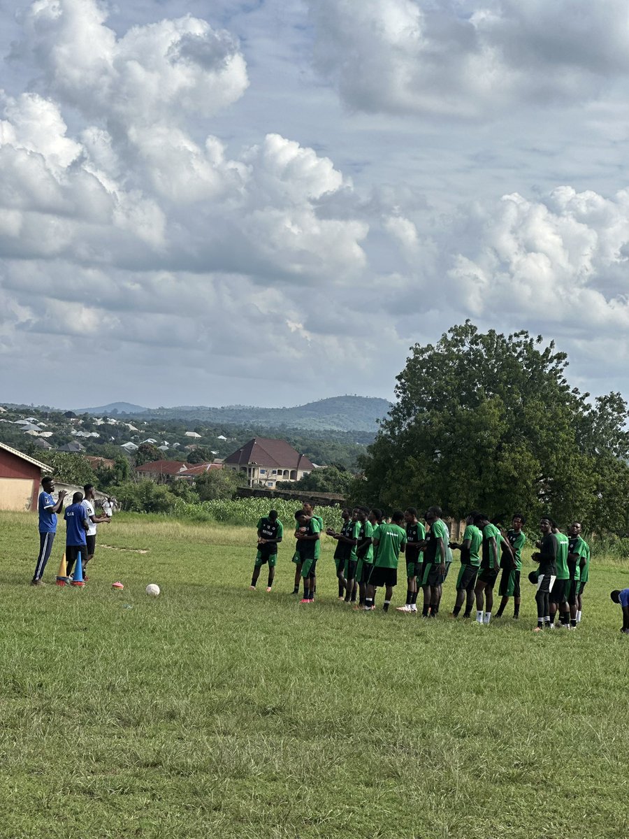 CASTLEFOOTBALLA's tweet photo. Another session. ⚡️ https://t.co/lWQrjGvubr