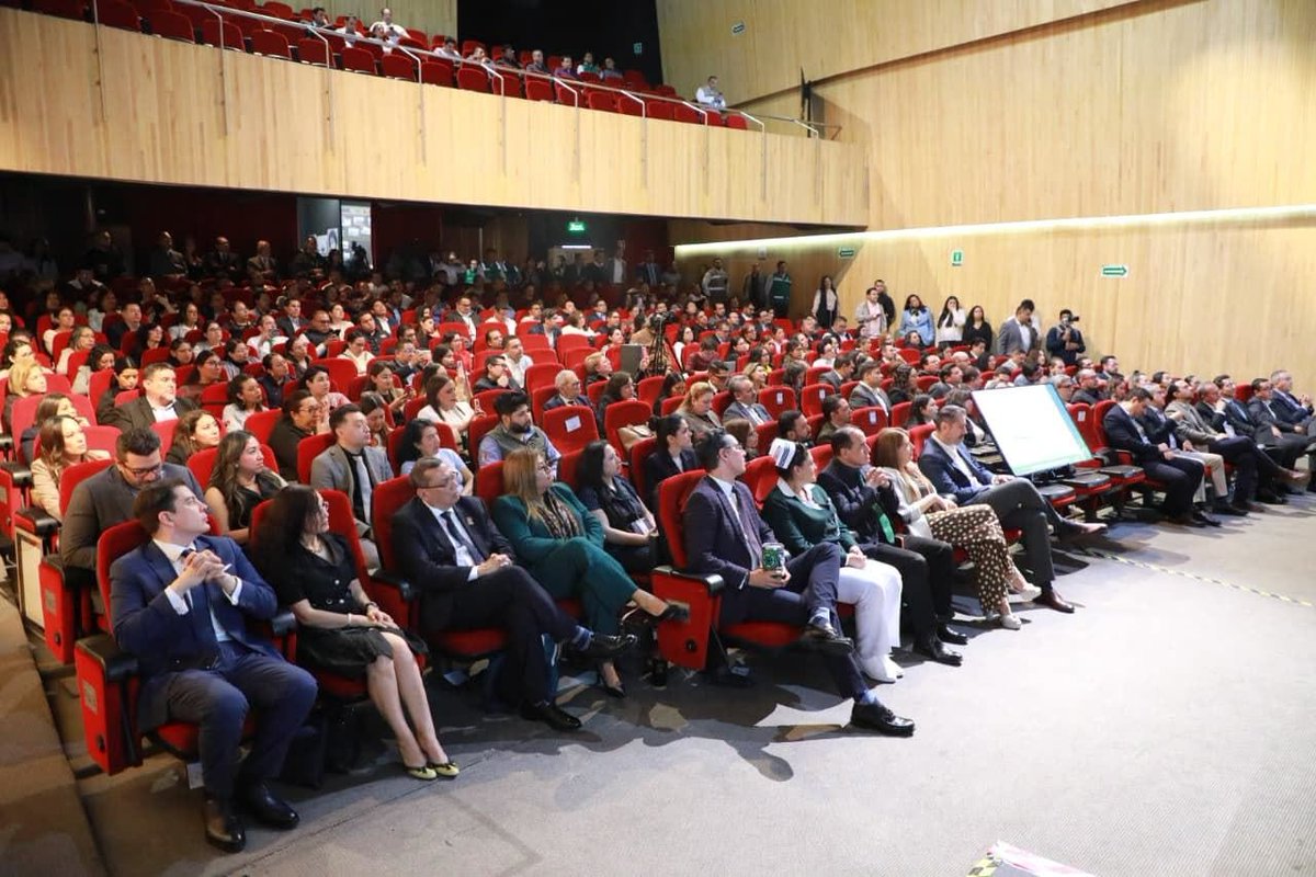 tereso_medina's tweet photo. Hoy acompañé la firma de convenios de Entornos Laborales Seguros y Saludables (ELSSA), junto al Secretario de Salud, Dr. @DKershenobich; el Director general del @Tu_IMSS, Mtro. @ZoeRobledo; y representantes de los empleadores. https://t.co/C8Is8S5jQy