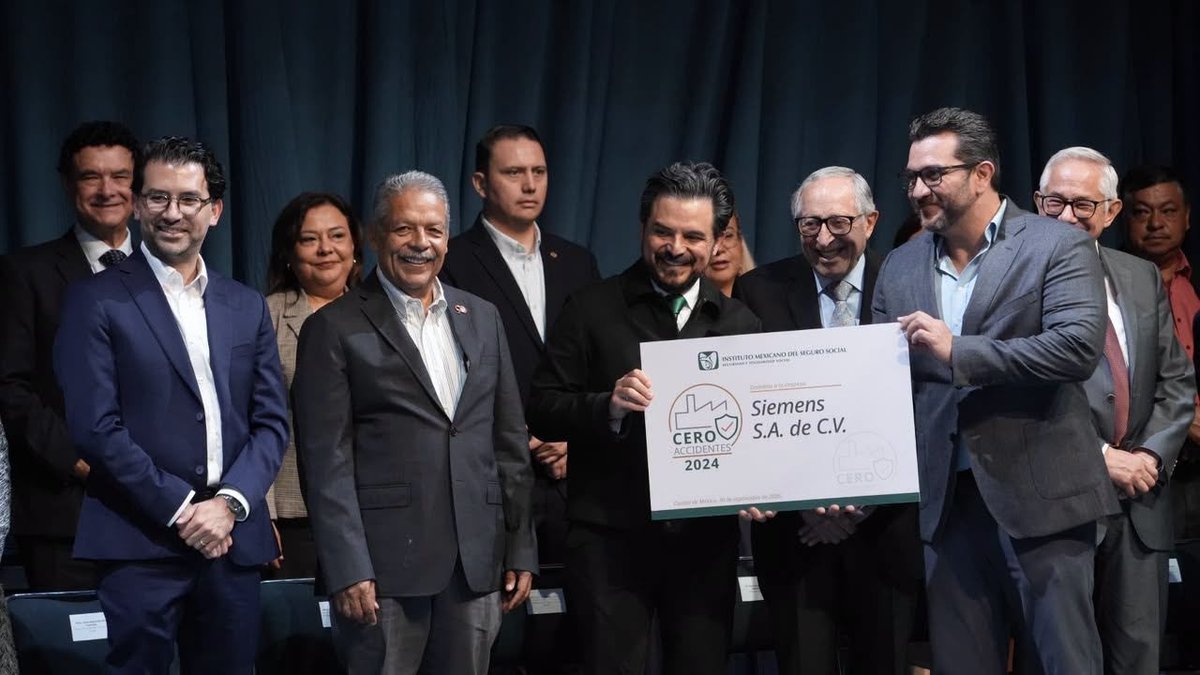 tereso_medina's tweet photo. Ahí planteé que nuestra labor sindical debe procurar buenos salarios y también atender cómo se trabaja: prevenir riesgos, reducir el estrés y evitar las cargas excesivas.  Me alegra que trabajadores, empleadores e instituciones nos encontremos en esta tarea. https://t.co/9zeK32Baub