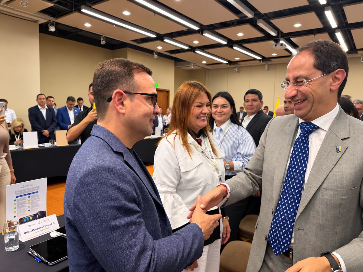 CORPONOR's tweet photo. Avanza el Encuentro SINA 2026, que reúne a los directores de las 33 CAR con @MinAmbienteCo, Fabio Arjona, el vicepresidente de la República, @jrestrp y representantes de las entidades del Sistema Nacional Ambiental.

Hilo ✋🏻 https://t.co/AvsPDnf7jT