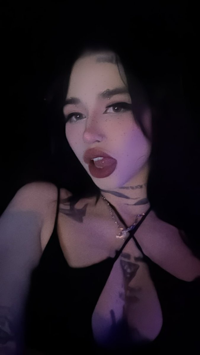 Teasinglustxx's tweet photo. getting those vibes warmed up and ready to ignite! https://t.co/m4zQGnVUu7