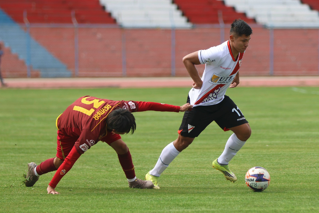 MarcasLaRazon's tweet photo. Terminó el primer tiempo en el Jesús Bermúdez, @CDTRealOruro (1-0) @AlwaysReady #CopaBolivia
📸 APG
#CDTRealOruro #AlwaysReady
https://t.co/ovZCqxzvJl https://t.co/4LgroU9Jwt