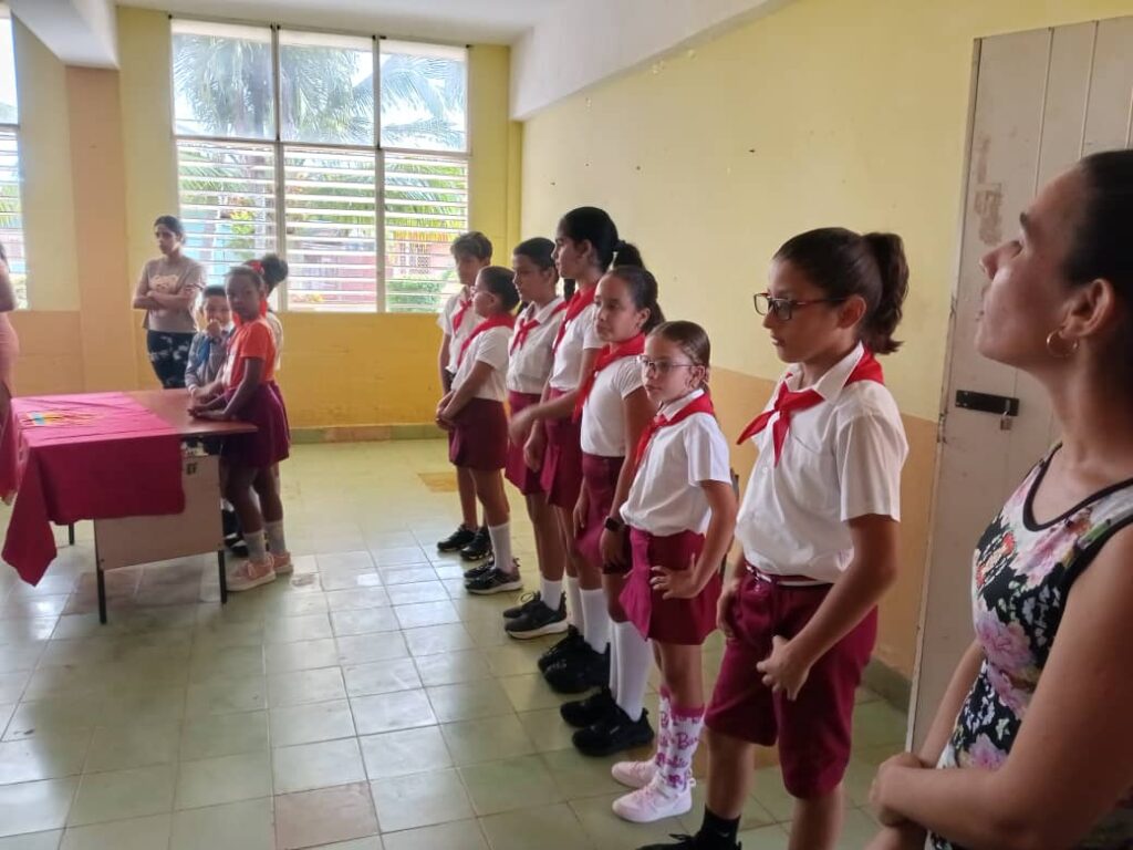 DiarioMayabeque's tweet photo. En un ambiente de entusiasmo cívico y reafirmación patriótica, los escolares de #Mayabeque celebraron sus tradicionales #EleccionesPioneriles, dedicada al homenaje permanente a Paquito González Cueto, primer pionero mártir de la nación.
 #VotoDirecto 
#OPJM 
#MinedCuba https://t.co/uEqXi4U6Ym
