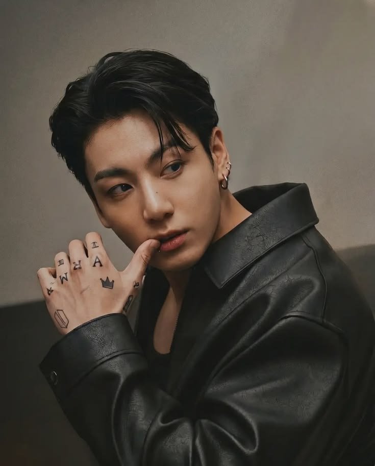 zoveann's tweet photo. Disparejo | #kookminau

En donde el matrimonio abierto de jk termina cuando su esposa decide cerrarlo. 

Jm, su novio por dos años, es desechado sin compasión, enfrentando los brutales síntomas del rechazo. 

Lo que jk no sabe es que ese omega es su destinado. https://t.co/RROiIKLylF