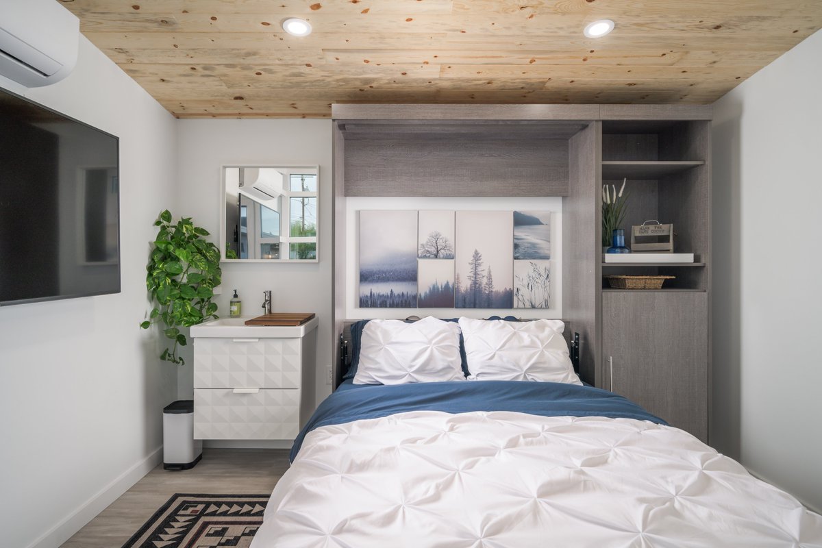 StudioHomeCo's tweet photo. A little more room for rest.

Inside the 10x12 Signature. https://t.co/NBjOTs4xBS