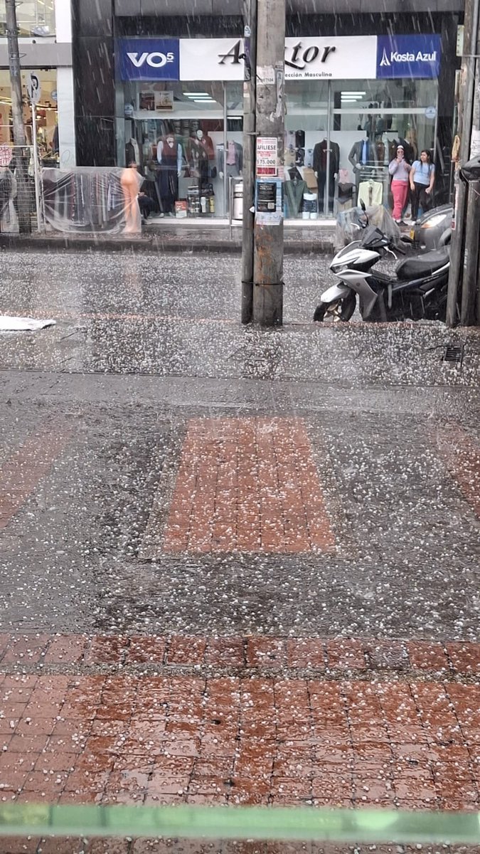 TaeB07's tweet photo. Bogotá  en este momento 🥶 https://t.co/eg5aUPrP5N
