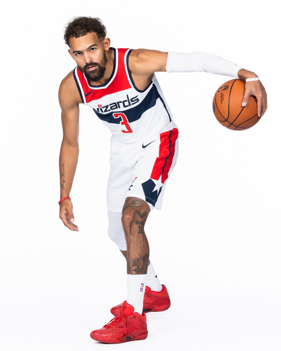 NBAKicks's tweet photo. Trae Young broke out the Air Jordan 40 &amp; Air Jordan 41 for @WashWizards media day! #NBAKicks https://t.co/rgn3wz9QUY