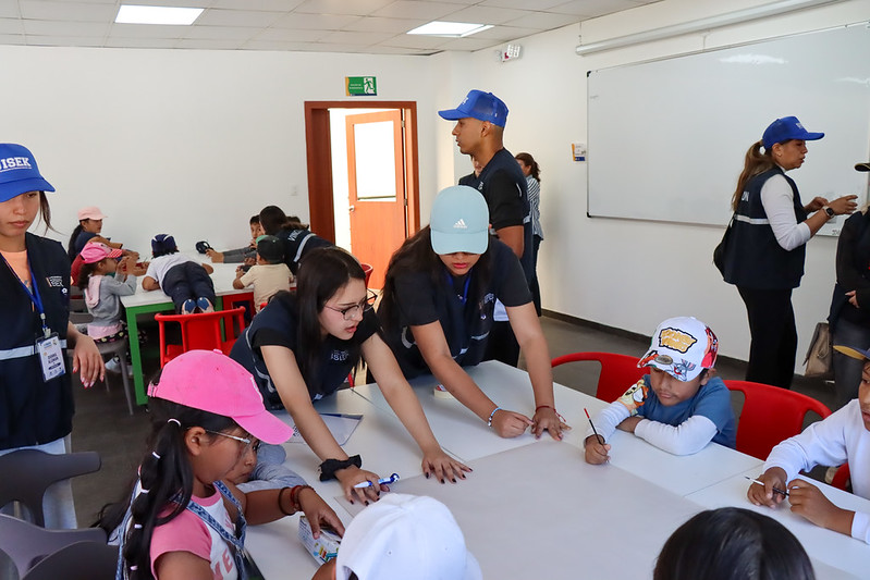 UISEK's tweet photo. La #UISEK desarrolló el Verano de Fortalecimiento en #SaludMental y #AlfabetizaciónDigital, reuniendo a niños, familias y estudiantes UISEK e internacionales de la CUL, Colombia.

Una experiencia de aprendizaje y vinculación con impacto social. 💙 https://t.co/6P6pp1ygE2