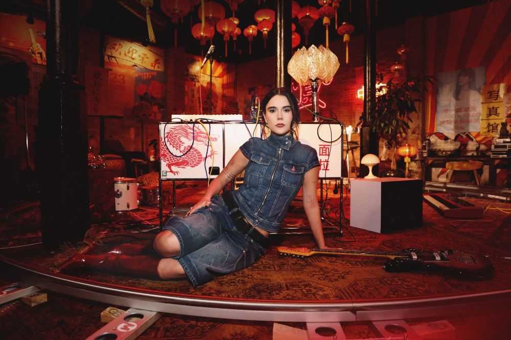 Neo2_Magazine's tweet photo. Paloma Morphy, la artista de pop mexicano que dará su primer concierto en Madrid a finales de noviembre, es la nueva integrante de Bershka Music. Se suma a Marina Sena. https://t.co/WYow6Xl2CY https://t.co/cLKIttokYi