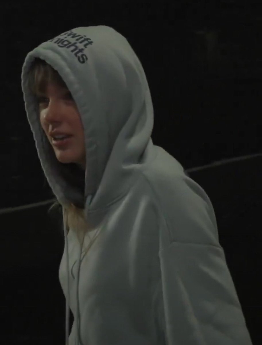 BalintBarbara23's tweet photo. I love how she wears her own merch collections 🥹 
#PatientZero #TaylorSwift #TLOAS #Swifties #Midnights 
@taylorswift13 https://t.co/ND8LSN4JB3