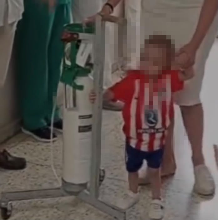 FA82Oficial's tweet photo. Darío, pequeño guerrero, nos volveremos a encontrar en el tercer anfiteatro animando a nuestro Atleti🖤

Descansa en paz.

Mucho ánimo a toda su familia en estos momentos tan duros. https://t.co/7EwvGwd1C2