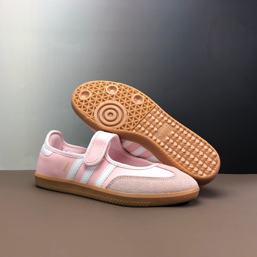 maisonsneaksn's tweet photo. Prix 🏷️ 15000fr

Pointure de 40 à 45 

Contact 786311212 https://t.co/pAsvgqtzI7