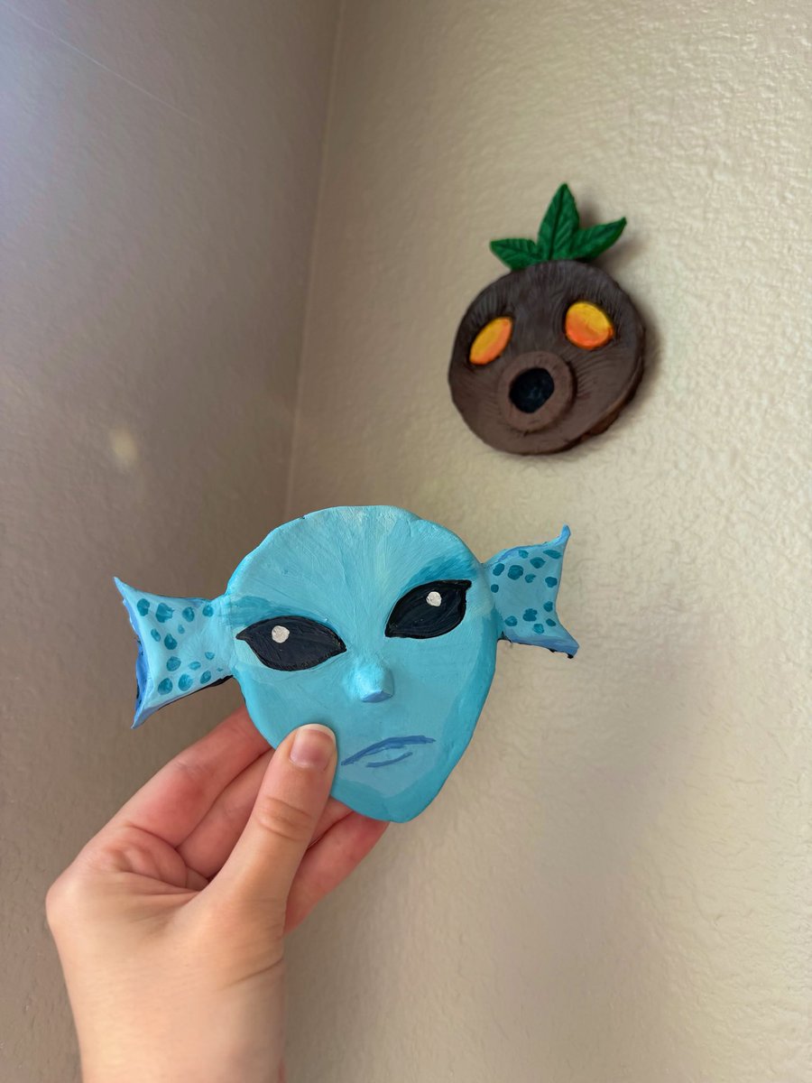 kristanovva's tweet photo. Made Zora’s mask out of clay 🩵 

Gonna hang it next to my deku mask https://t.co/DzM3fpJvwd