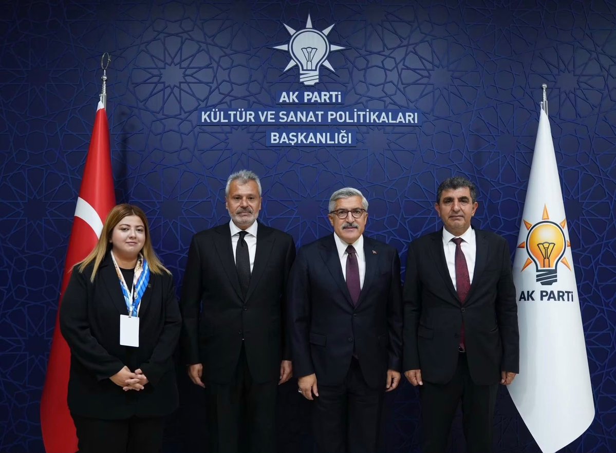 akkadin_hatay's tweet photo. 📍 AK Parti Genel Merkez

AK Parti  Genel Başkan Yardımcımız, Hatay Milletvekilimiz Sn. Hüseyin YAYMAN’ı; Hatay Büyükşehir Belediye Başkanımız Sn. Mehmet ÖNTÜRK, İl Başkanımız Sn. Mustafa ERDOĞAN, İl Kadın Kolları Başkanımız Sn. Av. Fatma Gül ÇALIM makamında ziyaret etti.

Nazik misafirperverliği için Sn. Hüseyin YAYMAN Başkanımıza teşekkür ediyoruz.