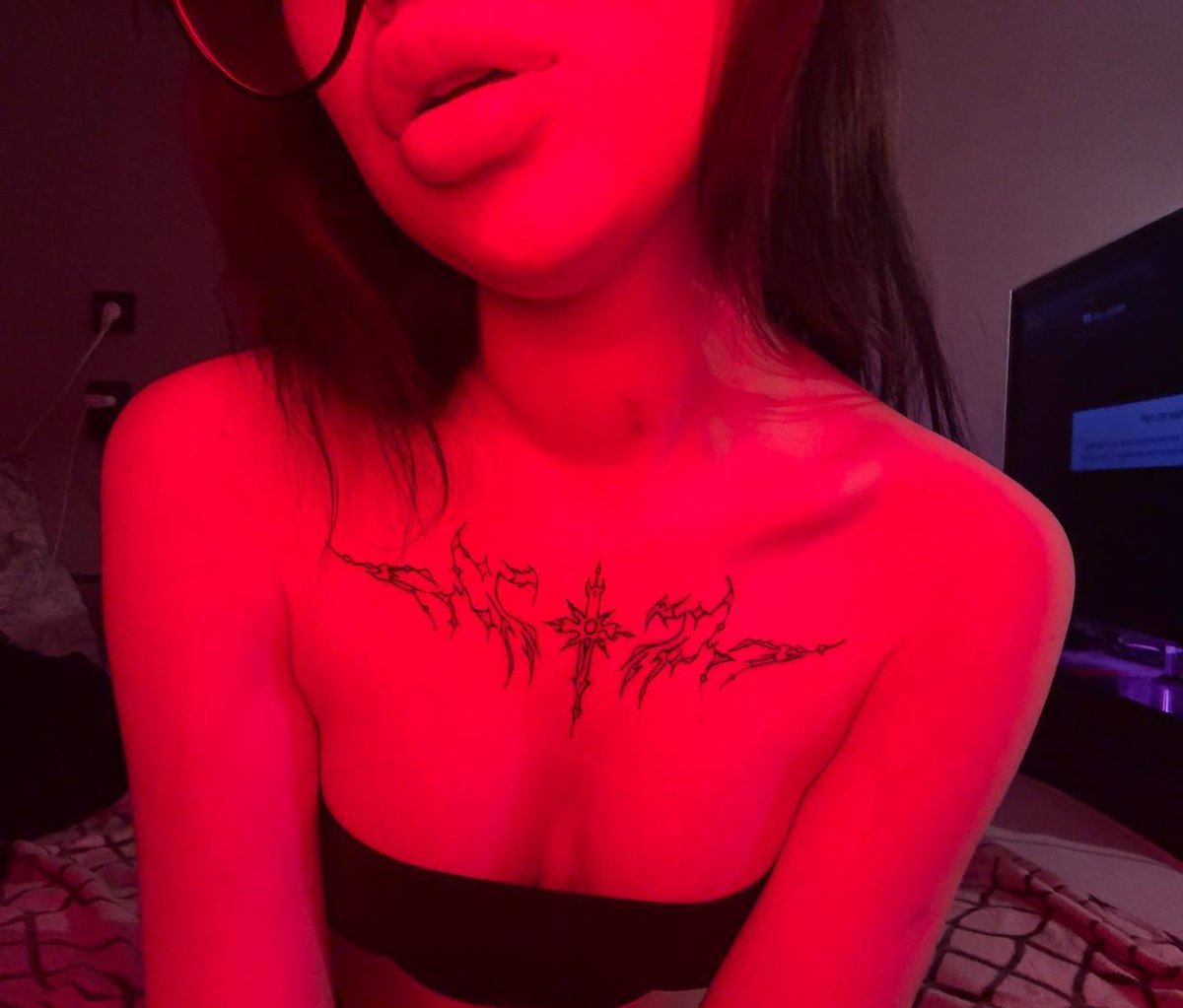 EvaMaax's tweet photo. Je te fais de l'effet ou pas 🫦? https://t.co/Ami3xiZWfj