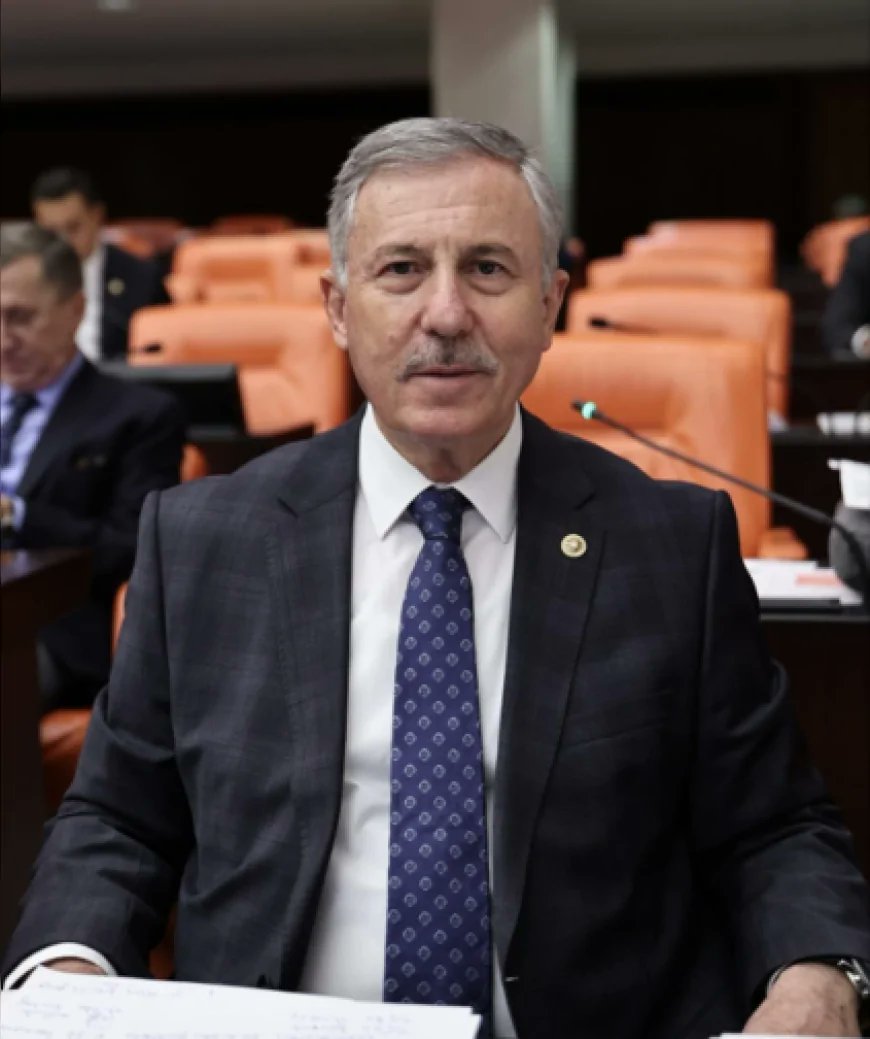 KamubizHaber's tweet photo. 📍 "2018 yılı seçimleri yapılıyor, AK Parti söz veriyor: "3600 ek göstergeyi herkese vereceğiz, 1'inci derecede olan herkes 3600 ek göstergeye sahip olacak."

📍 Bugün bu ek göstergeyle ilgili sözünüzü yerine getirmediniz; vatandaşlarımız bunu bekliyor."

SELÇUK ÖZDAĞ
MUĞLA MV. https://t.co/b1yQ3QiBFW