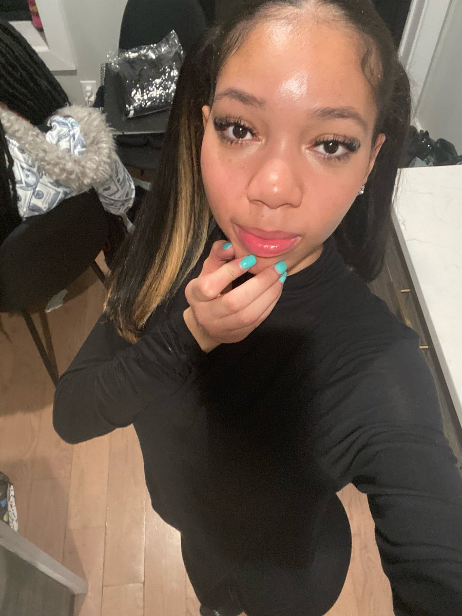 AzaleaDeJaneiro's tweet photo. 🍠 Fashion Week Stuff https://t.co/4mr7W3qzxM