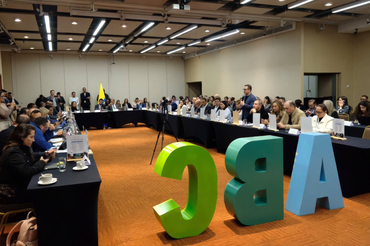 CORPONOR's tweet photo. Nuestro Director, Humberto Camacho, habló por Norte de Santander y Santander en el Encuentro SINA, compartiendo fortalezas, retos y acciones de gobernanza, y la disposición para aportar desde las regiones a la construcción de un Plan Nacional de Desarrollo para todos. https://t.co/pRWnVASImC