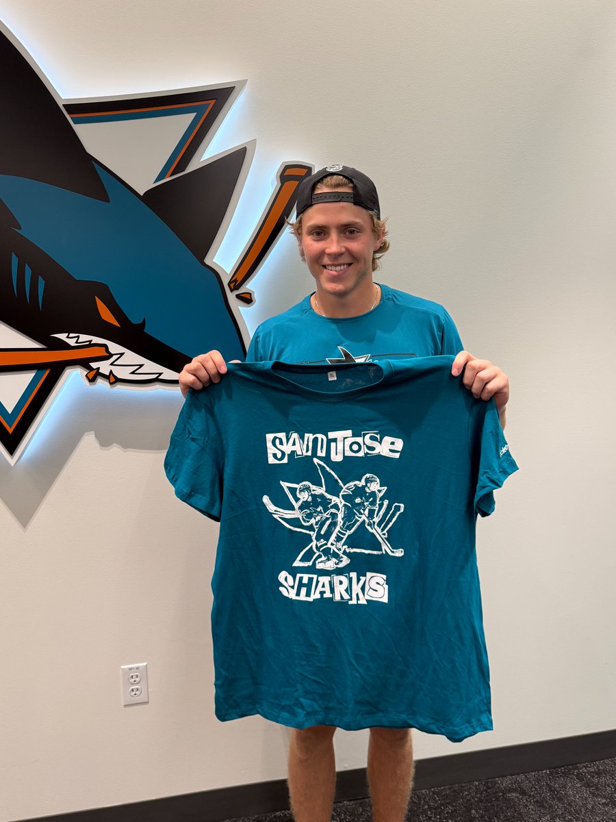 SanJoseSharks's tweet photo. That's a good lookin' tee. 👍

All fans at tomorrow's Home Opener get a WillMack concert tee! 

#TurnItAllTeal | @Ticketmaster https://t.co/BtBM4UU9iK