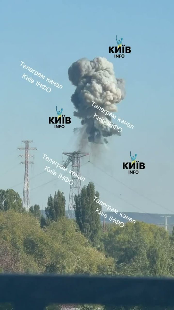 PostSovietFutbo's tweet photo. Rosja atakuje linie energetyczne w Kijowie. https://t.co/2bARZjcL9o