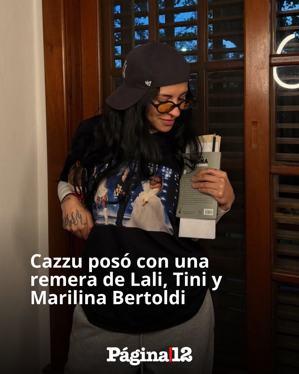 pagina12's tweet photo. Cazzu sorprendió al compartir una foto de su ensayo con una remera que llevaba estampada la imagen del histórico encuentro entre Lali Espósito, Tini Stoessel y Marilina Bertoldi en River. https://t.co/WG7YMMOHje https://t.co/fwXzmOA54Z