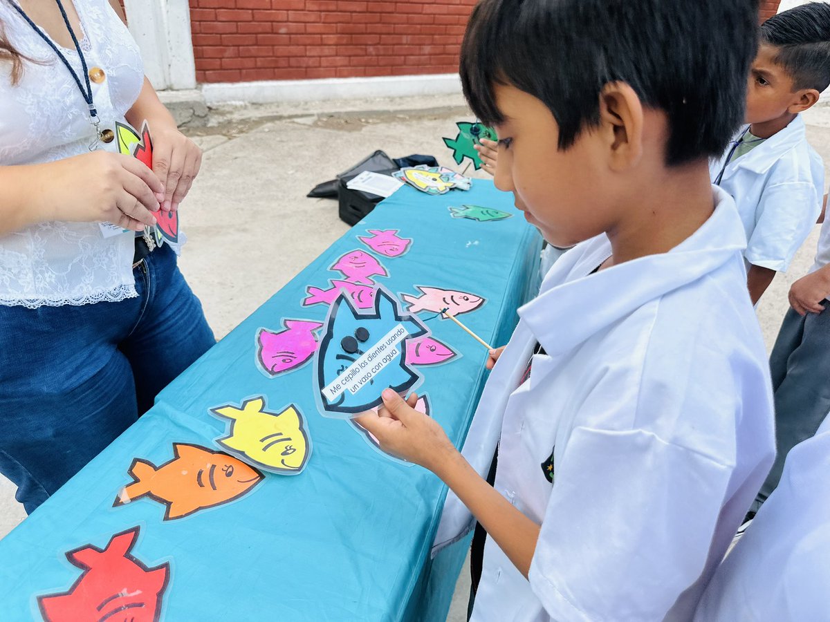 trcambiente's tweet photo. 📚 Llevamos el Programa “Mi Querida Escuela” a la Escuela Primaria “José Ma. Morelos y Pavón”.

Realizamos actividades junto con las y los estudiantes para reforzar su aprendizaje y promover acciones para el bienestar y cuidado de su entorno. 🌎💚 https://t.co/N1Xvqz8vuC