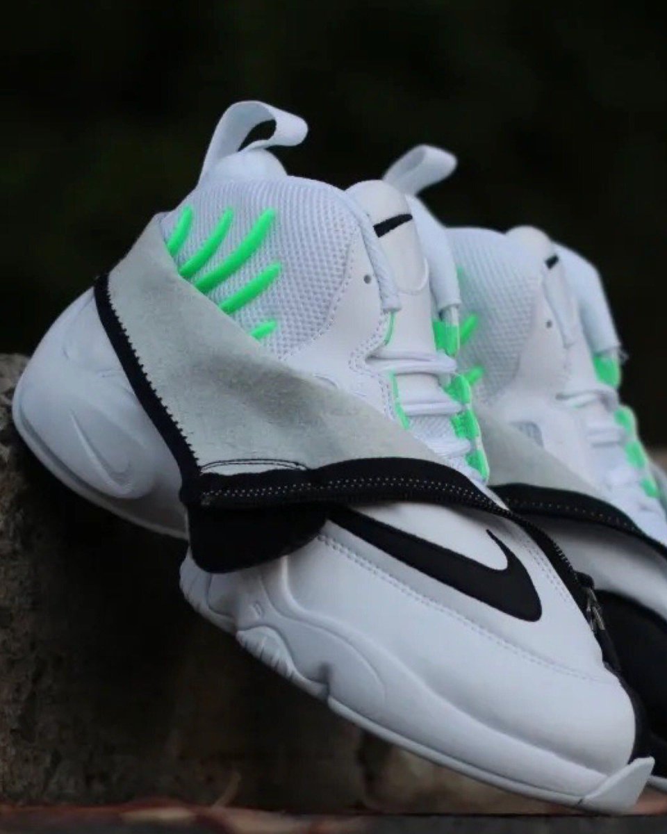 JustFreshKicks's tweet photo. Nike Zoom Flight The Glove "Poison Green" Returns Summer 2027 👀 https://t.co/YeUThZCeTF