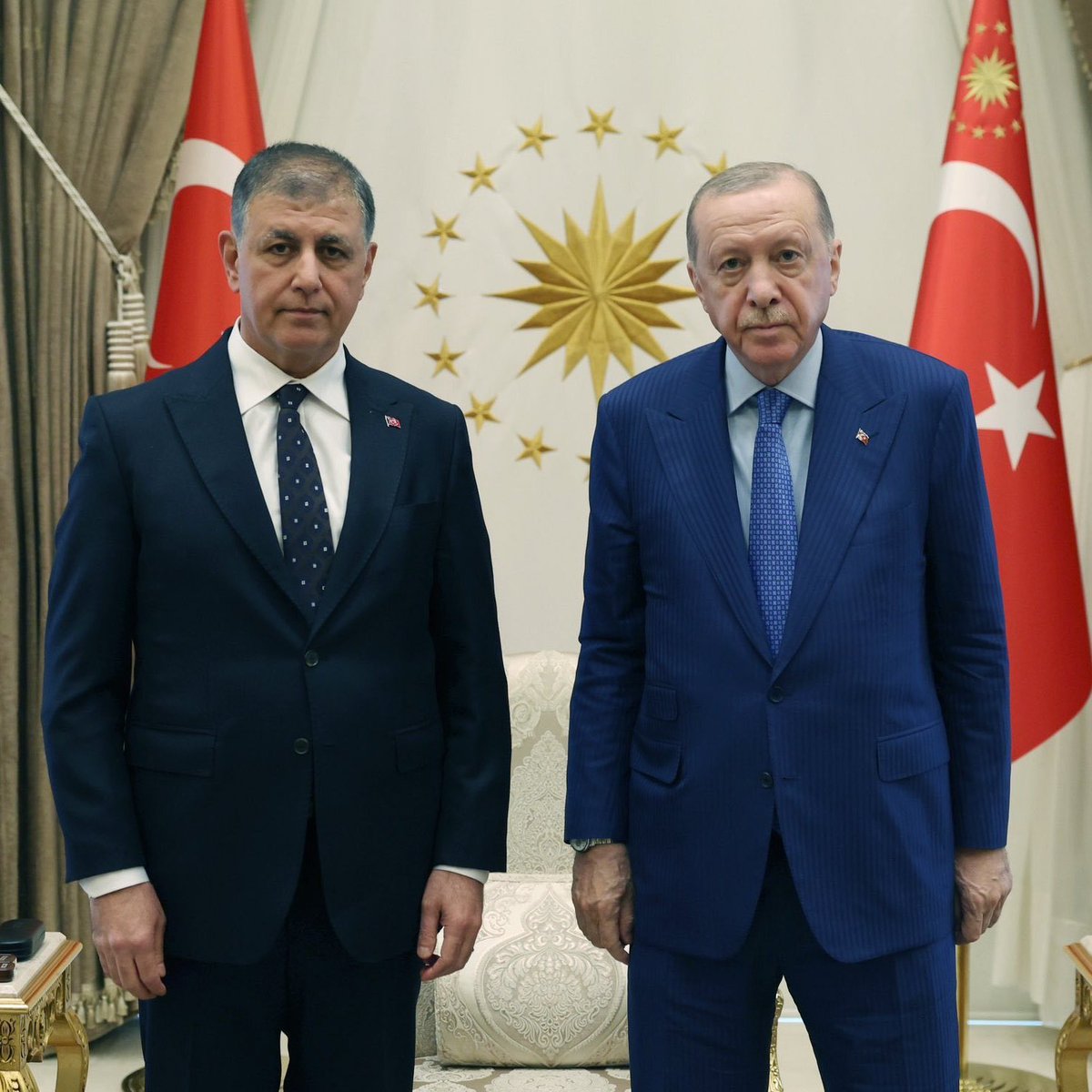 Kurt_bey_61's tweet photo. "Gördüğüm lüzum üzerine Ak partiye katılıyorum,önümüzdeki seçimde YENİ Chp İzmir den tuvalet terliğini aday gösterir siz onada oy verirsiniz o da sonra Ak partiye geçer"   😅

                       Cemil Tugay
      İzmir Büyükşehir belediye başkanı https://t.co/bYd9XEIIXQ