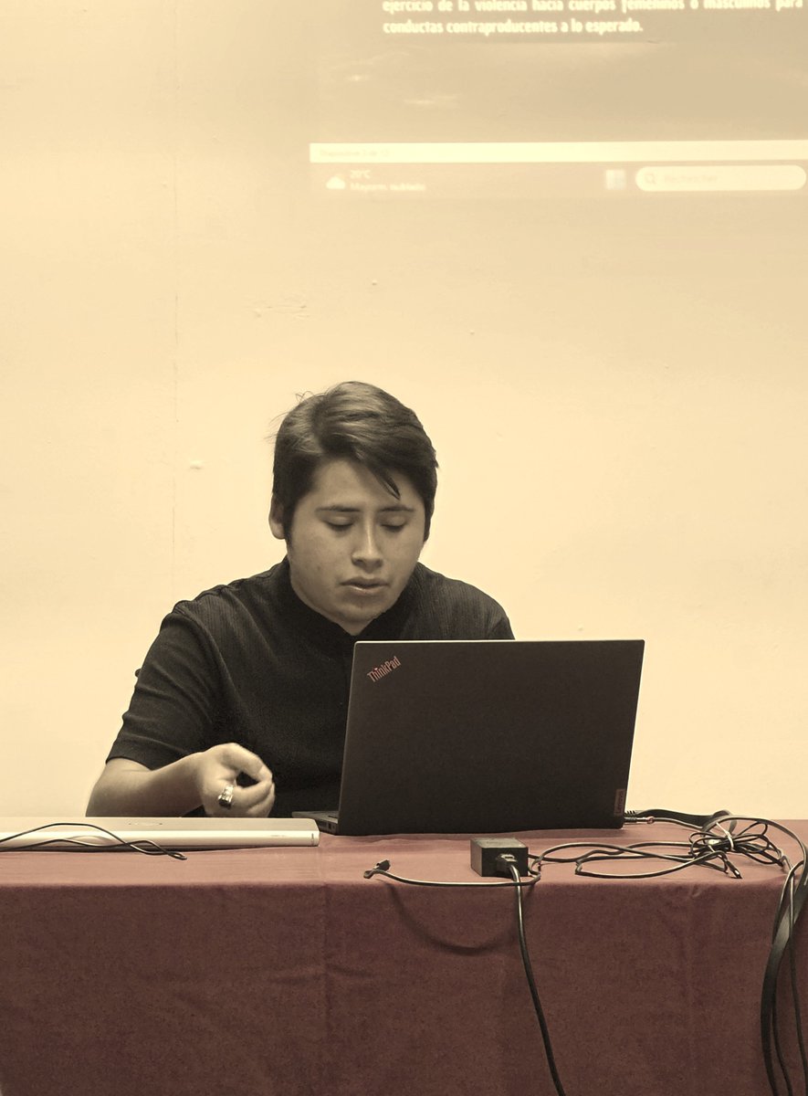 quehumillante's tweet photo. El mismísimo @__Maikinho generando reflexiones y caos en torno a los corridos tumbados desde Chiapas en el XVII Congreso IASPM-AL https://t.co/ttv9uySNkN