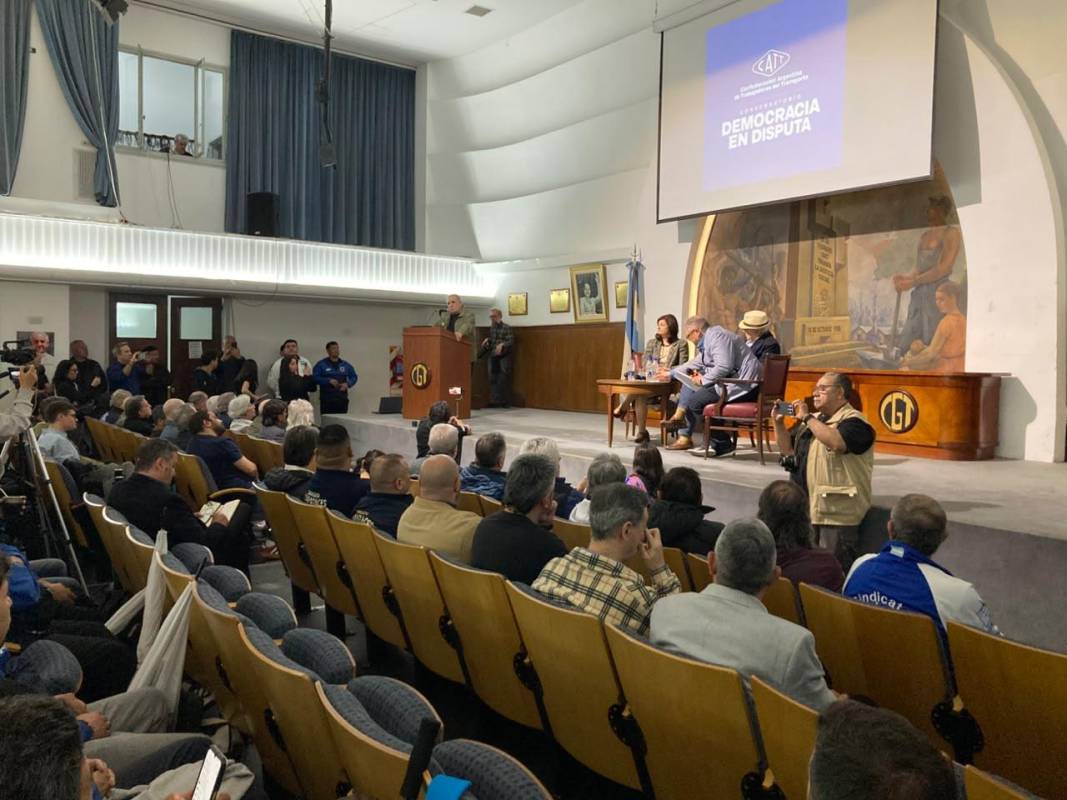 EstadoDAlerta's tweet photo. En su «conversatorio», la #CATT reafirmo que la discusión es «liberación o dependencia, explotación o justicia social»
@CATToficialok
https://t.co/cE5DxFAFFm https://t.co/HcP5bWtl3C