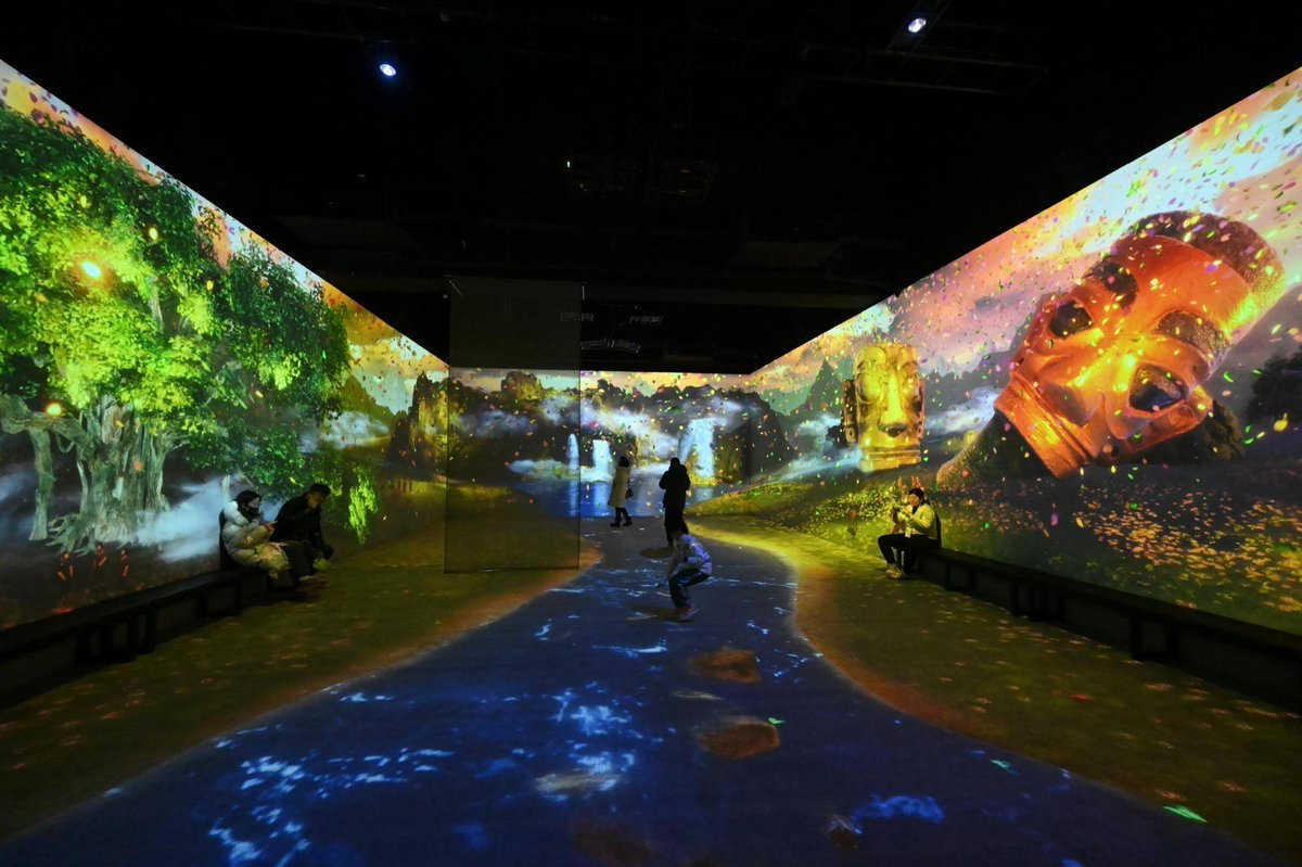 NorikoHell6t's tweet photo. Nueva instalación de arte interactivo en el centro: sumérgete en luces y sonidos que responden a tus movimientos!  Perfecto para salir de la rutina y crear recuerdos únicos. Ven a explorar esta experiencia sin igual hoy mismo! https://t.co/oURiXFC9Ga