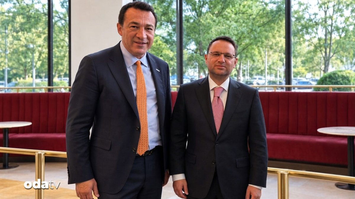 odatv's tweet photo. Adalet Bakanlığı, Bakan Akın Gürlek'in New York'taki Türkevi programı sırasında hakkında yakalama kararı bulunan B.Ç. ile aynı fotoğraf karesinde yer almasına ilişkin açıklama yaptı.

https://t.co/BJnYwaLuOr https://t.co/nvflBiMsj2