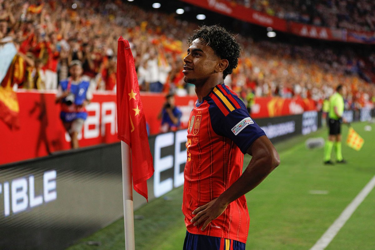 Forca_Fcb's tweet photo. 🎙️ خورخي ليانيو (Radio MARCA):

لامين يامال فاز بكل شيء

أما منافسه الأكبر، مبابي، فلم يفز بشيء، لأنه منذ 2018 لم يفز بشيء

لقب صغير مثل الدوري الفرنسي، وبعض الكؤوس الفرنسية

مع من تريدون أن نقارنه؟ مع كين؟

حسنًا، لقد تفوق على كين في اَخر مُواجهة https://t.co/cjle2bE7uB