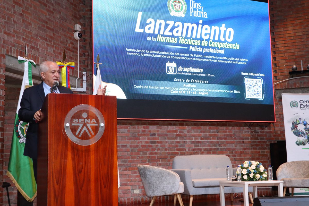 Mesascomercio's tweet photo. 🚓La Mesa Sectorial de Justicia, Ciudadanía, Paz y Seguridad Pública, con la @PoliciaColombia  realizaron el lanzamiento de 3 normas de competencia laboral, fruto de un proceso de articulación interinstitucional desarrollado en el marco del Convenio 001 de 2023. https://t.co/j1pGtaQjBK