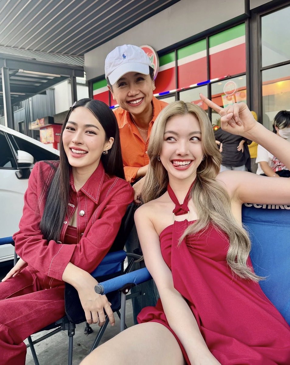 vlrp01's tweet photo. Ms. Muenfun Thanyaphaisit (IG: soniathanya) (Ex-CMO at Caltex) announced her departure from Caltex. 

"To all LingOrm FC, I've got a new job
and am no longer working at Caltex. Thank you everyone for your continued love and support!"

Best wishes to you, P'Sonia. Thank you so much for choosing LingOrm as Caltex's first female BAs. You're always so kind and supportive to LingOrm and our fandom. 

🤍