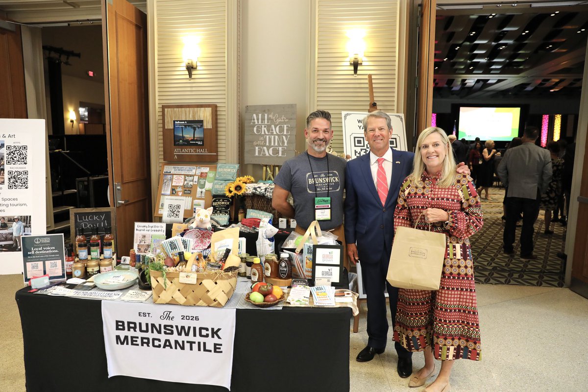 GAFirstLady's tweet photo. Always great to support and celebrate a Georgia Grown business! Enjoy all your local farmers and small businesses have to offer! https://t.co/qBMUG1jO2S