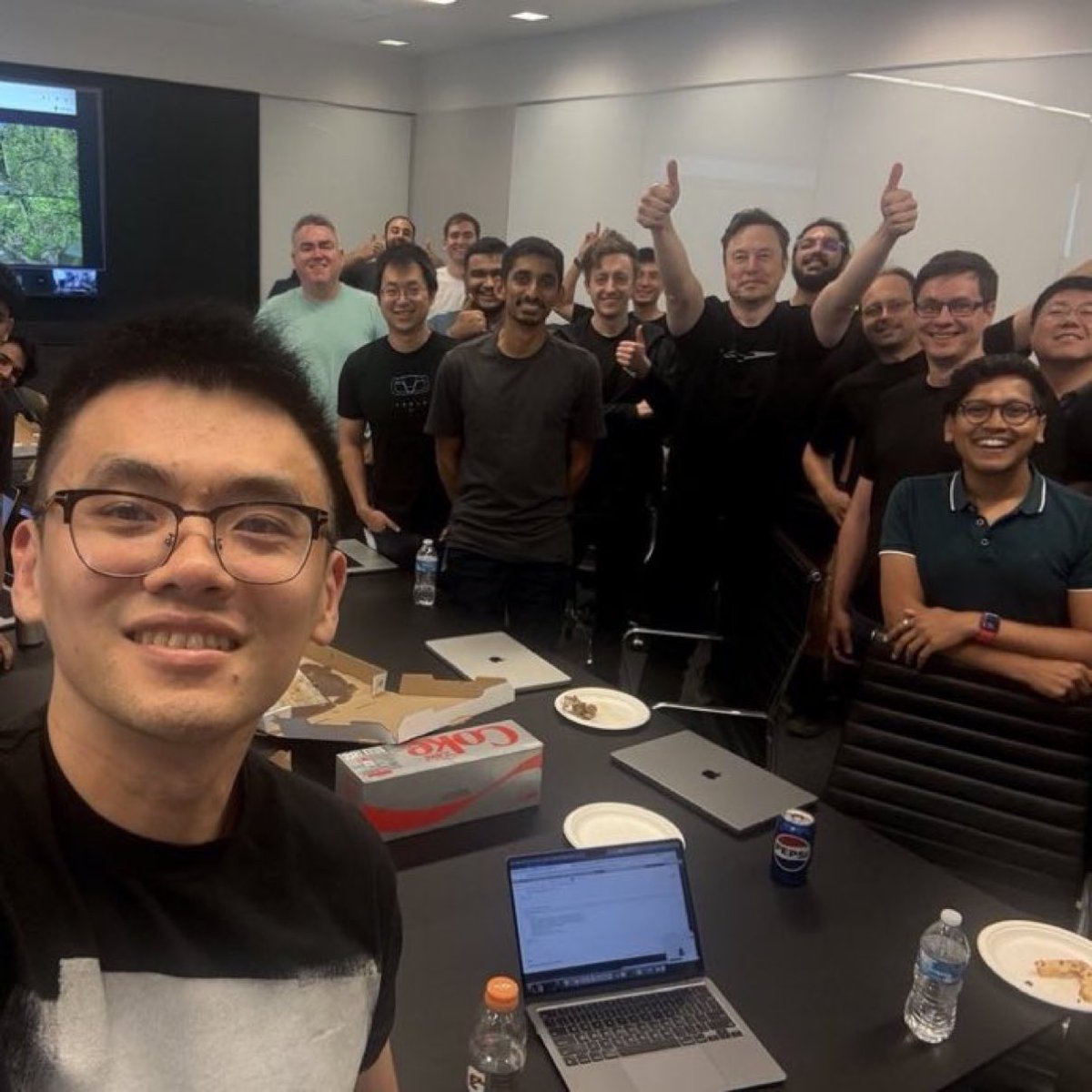 Gicha96's tweet photo. 🚨BREAKING: Elon Musk and the Tesla AI team celebrating the launch of the Robotaxi service today. https://t.co/10KXC8tz9y